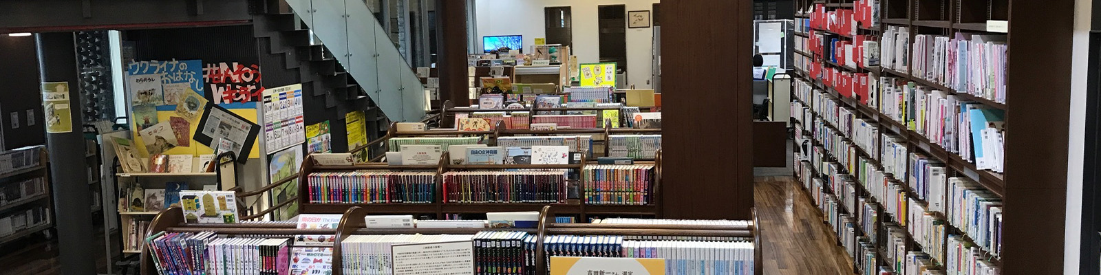 軽井沢町立図書館内の様子2